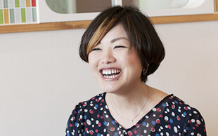 ボーカル兼任ピアノ講師 磯崎 由佳